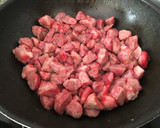 Foto del paso 6 de la receta: Setas salteadas con castañuelas de cerdo, jamón y ajo negro