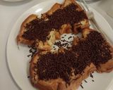 Foto langkah ke 5 dari resep Roti Bakar Cokelat Meses.