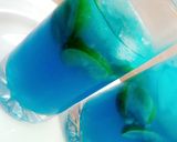 A picture of step 5 of Blue curacao lemonade.