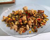 Une image de l'étape 15 de Poulet mariné aux poivrons tricolores et courgette.