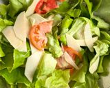 Hình bước làm 2 của món 🌱 Salad Táo Bramley Cà Chua Dầu Dấm