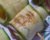 Foto del paso 8 de la receta: Rulos de zucchini rellenos grillados