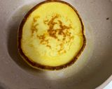 Foto langkah ke 3 dari resep Pancake dan waffle simpel dan enak.