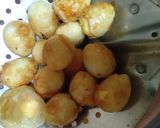 Foto langkah ke 4 dari resep Sambal Goreng Kentang dan Telur Puyuh.