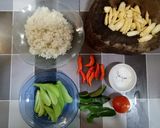 Foto langkah ke 1 dari resep Nasi Goreng Daun Jeruk.