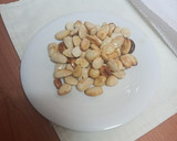 Foto del paso 4 de la receta: Jamoncitos de pollo en salsa de almendras con papas cocidas