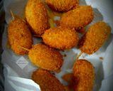 मिनी चीझी पोटॅटो हाॅट डाॅग्स् (Mini Cheesy Potato Hot Dogs recipe in marathi) रेसिपी स्टेप 4 फोटो 