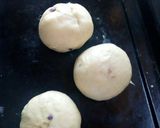 A picture of step 4 of Sweetened onion rolls with rosemary.