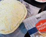 Foto del paso 2 de la receta: Pizza Blanca con Champiñones y Jamón York