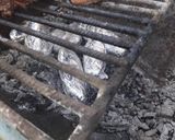 Foto del paso 4 de la receta: Chancho jabalí y papas a las brazas