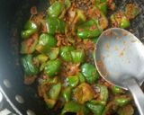 A picture of step 3 of Capsicum besan bhaji.