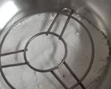 A picture of step 2 of Veg. Cheese Burst Pizza.