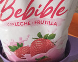 Foto del paso 1 de la receta: Licuado de banana - frutilla 🍌 🧊 🍓
