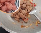 Foto langkah ke 4 dari resep Tumis Kecap Sosis Bakso.