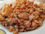 Arroz medio caldoso con calamares en Olla GM