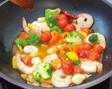 Hình bước làm 4 của món Sốt tôm oliu chấm bánh mỳ (shrimp combus)