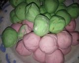 Foto langkah ke 2 dari resep Wedang Ronde Merah Hijau.