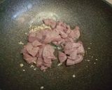 รูปขั้นตอนการทำที่ 3 ของ ตับหมูผัดพริก