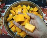 A picture of step 1 of Kaddu  Sabji.