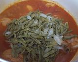 Foto del paso 5 de la receta: Pollo con nopales en salsa de guajillo
