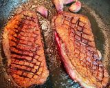 Foto del paso 4 de la receta: Magret de pato con puré de patata acompañado de peras y dados de mango agridulces