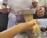 Foto del paso 3 de la receta: Cintas al huevo con cúrcuma🍳