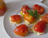 Foto del paso 2 de la receta: Papas a lo pobre con tomatitos confitados y queso azul