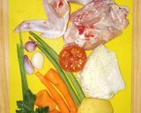 Foto langkah ke 1 dari resep Sup Ayam Aneka Sayuran favorit.