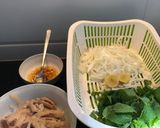 Hình bước làm 1 của món Gỏi Tai Mui Heo Trộn Hành Tây Rau Răm