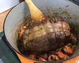 Une image de l'étape 12 de Rôti de cerf mariné, lard et carottes.