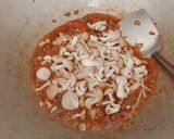 Foto langkah ke 5 dari resep Tumis Buncis Daging Cincang dengan Jamur.