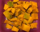 Foto del passaggio 4 della ricetta Torta salata con zucca e cipolle🎃🧅