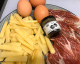 Foto del paso 1 de la receta: Huevos rotos con trufa negra y jamón ibérico