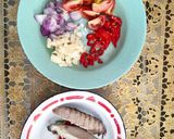 Foto langkah ke 2 dari resep Ikan Tongkol Bumbu Sarden.