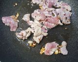 รูปขั้นตอนการทำที่ 1 ของ หมูผัดพริกหนุ่ม