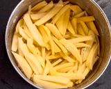 आलू की क्रिस्प फ्रेंच फ्राइज (Potato Crispy French Fries Recipe In Hindi) रेसिपी चरण 1 फोटो