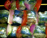 Foto del paso 1 de la receta: Brochetas de sardina con ensalada