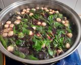 Hình bước làm 3 của món Canh rau dền đỏ nấm rơm (món chay)