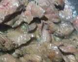 Foto del paso 3 de la receta: Refrito de hígado en su jugo