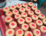 Foto langkah ke 7 dari resep Chocolate thumbprint cookies.