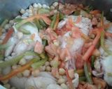 Foto del paso 4 de la receta: Cazuela de garbanzos y pavo atomatada