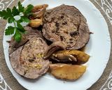 Foto del paso 7 de la receta Redondo de ternera relleno de frutos rojos, ciruelas y pistachos