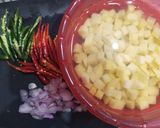 Foto langkah ke 1 dari resep Kentang asam pedas.