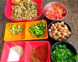 સ્પ્રાઉટેડ મગનું સલાડ (sprouted mung salad recipe in Gujarati) રેસીપી સ્ટેપ1ફોટો