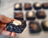 Foto langkah ke 8 dari resep Fudgy Bitter Sweet Black Brownies.