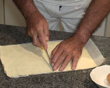 Foto del paso 1 de la receta: Trenza de hojaldre rellena de crema y frutos secos