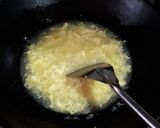 Foto langkah ke 3 dari resep Indomie Goreng Tumis Lezat.