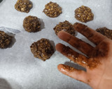 Foto del paso 8 de la receta: Galletas de pera, avena y chocolate sin huevo