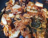 รูปขั้นตอนการทำที่ 2 ของ หมูผัดกิมจิ ซอสไก่ทอด