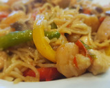 Foto del paso 9 de la receta: Noodles con pollo y gambas